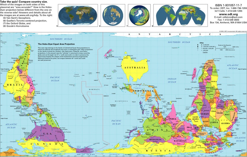 Carte du monde orientée au Sud et centrée sur l'Australie en projection Hobo-Dyer